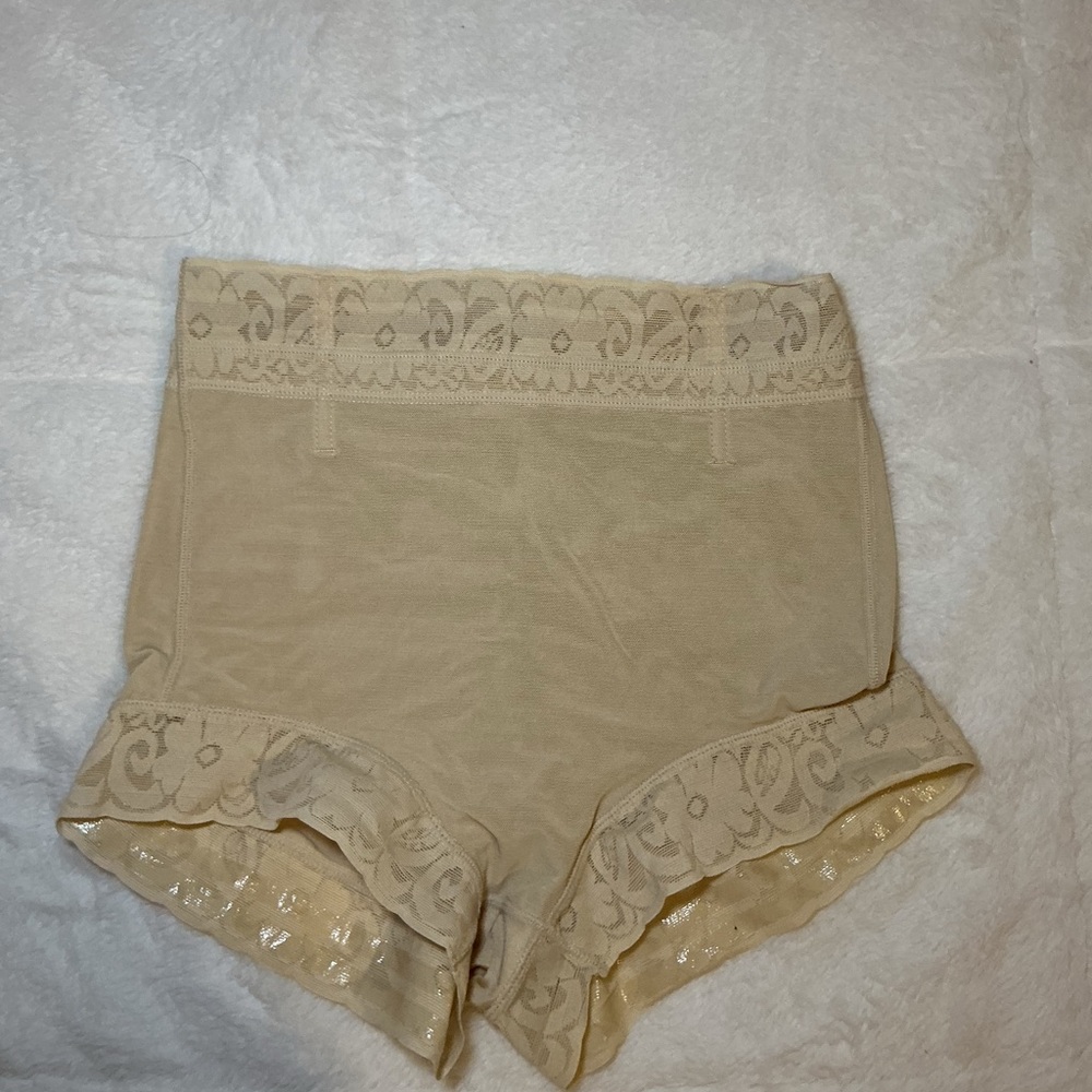 High-Waist Lace Trim Shaping Shorts - Cream